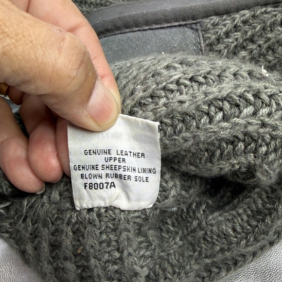 (T5) UGG Australia Women's Classic Gray Cardy Knit Boots, Size 6, Side Buttons. - Picture 9 of 11